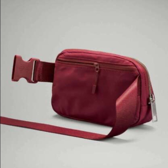 NWT Lululemon Everywhere Belt Bag Mulled Wine MLWI - Picture 4 of 8